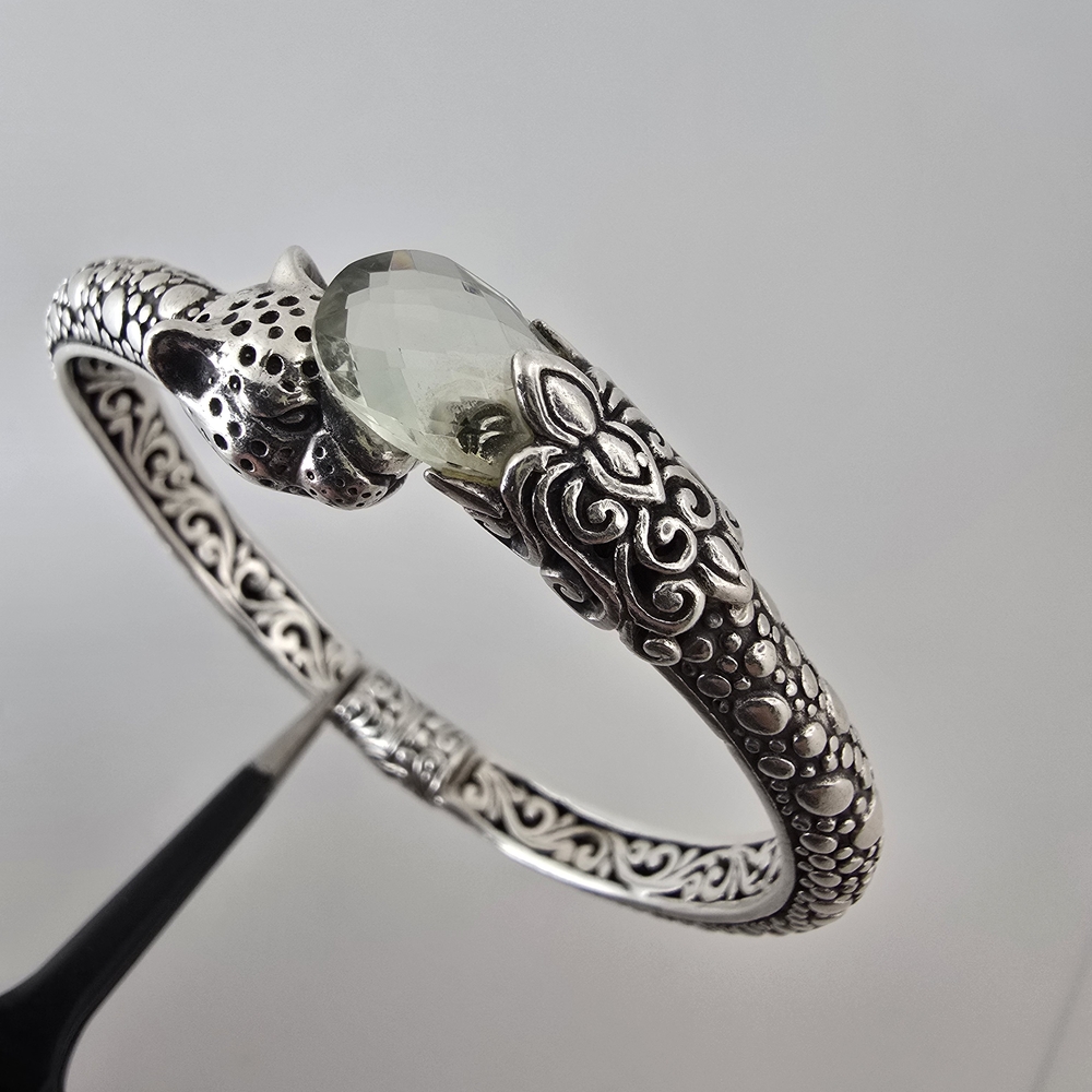 Elegant Sterling Silver Bracelet with Cat Head And Crystal Tail.